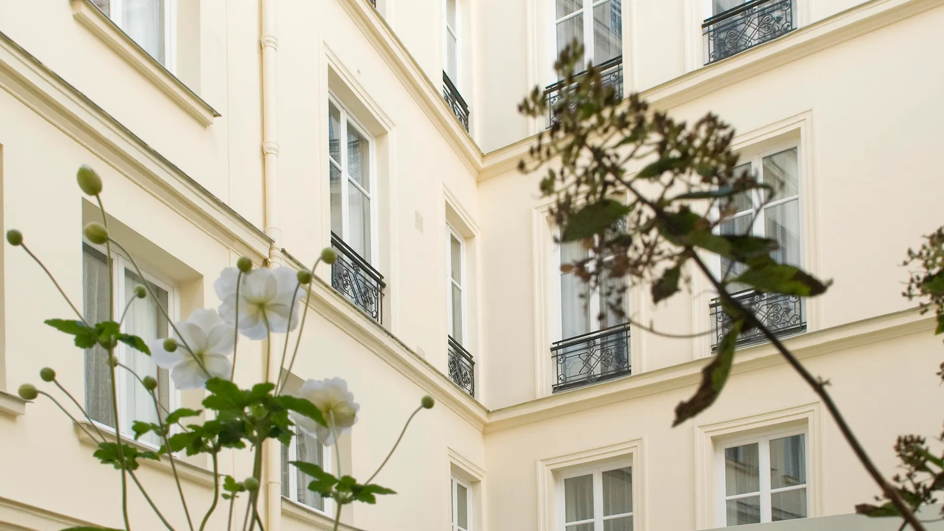 Aparthotel Adagio Paris Opera 4*,