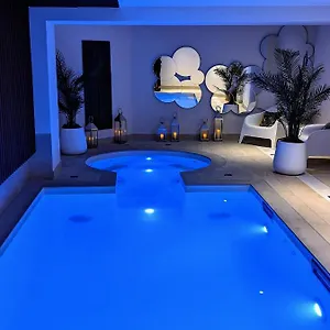 4* מלון Romantic &